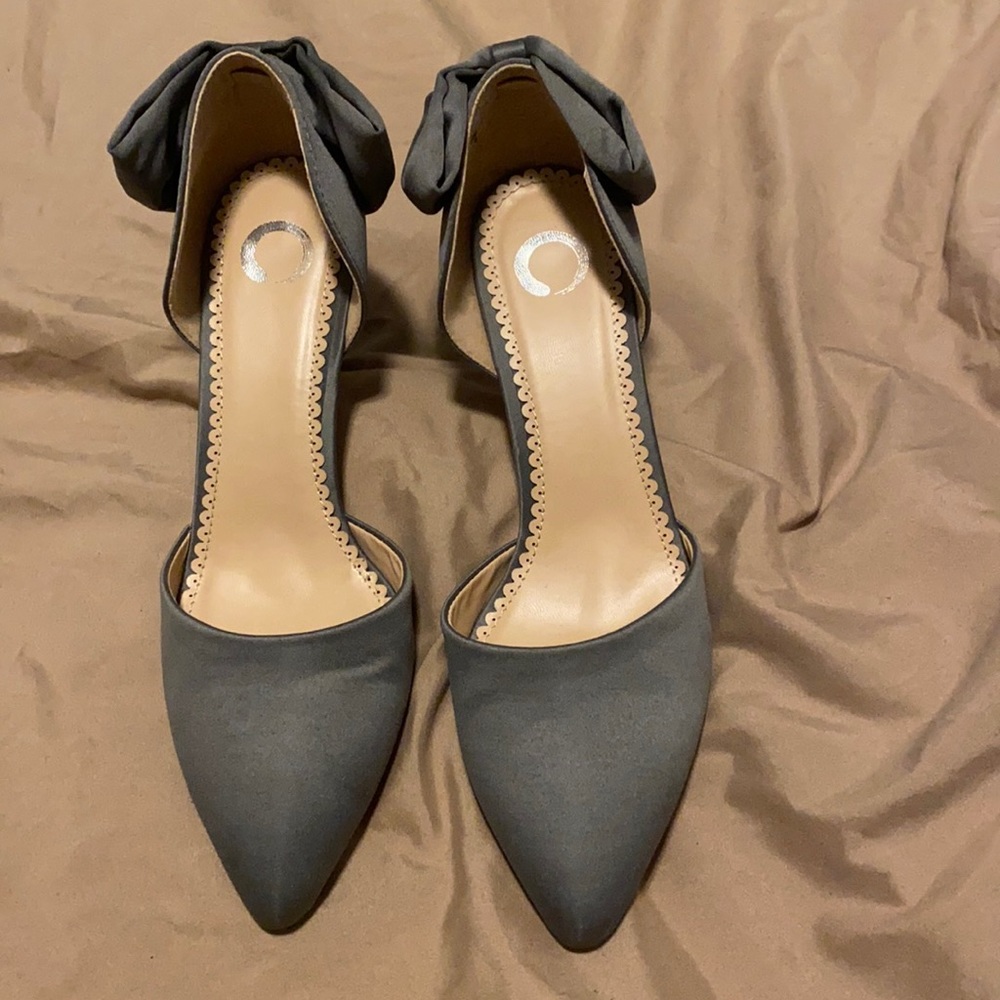 Silver Bow Heels Size 9